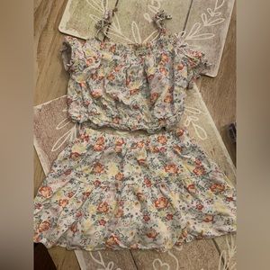Used 2 piece crop top and skirt floral pattern for toddler 3T.